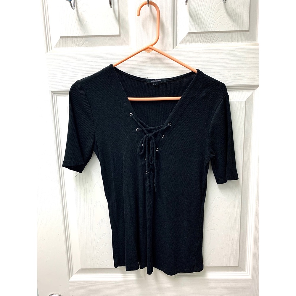 Cute Black Fitted Shirt with Tie